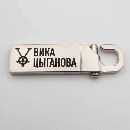 Вика Цыганова Русский платочек - Флешка Металлическая Карабин "Carbine" R39 серебристый, гравировка с чернением 1+1